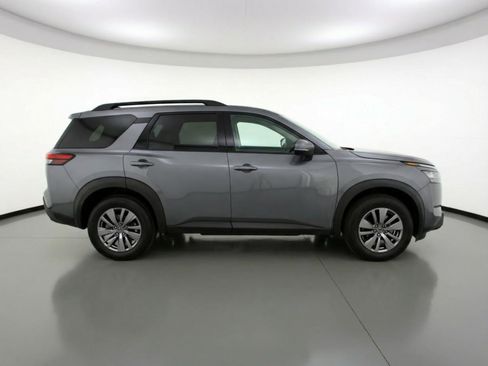 Used 2025 Nissan Pathfinder SV image 11
