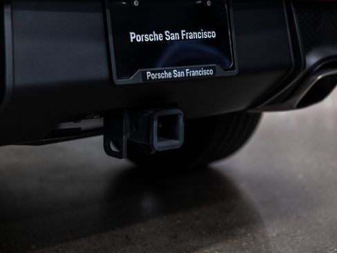 Certified 2024 Porsche Macan AWD/4WD image 24