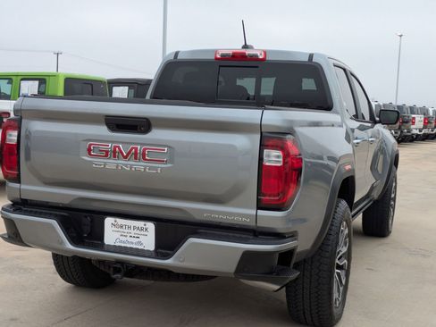 Used 2025 GMC Canyon Denali image 3