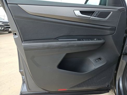 Used 2025 Volkswagen Atlas Cross Sport SE image 11