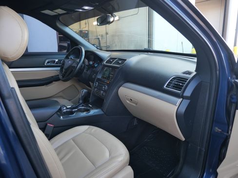 Used 2017 Ford Explorer XLT w/ Equipment Group 202A image 16