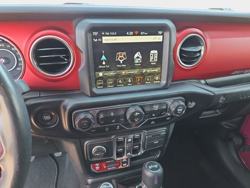 Used 2022 Jeep Wrangler Unlimited Rubicon w/ Cold Weather Group AWD/4WD image 18