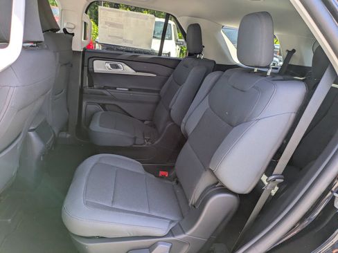 New 2026 Ford Explorer Active RWD image 8