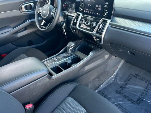 Used 2023 Kia Sorento LX image 19