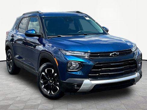 Used 2021 Chevrolet TrailBlazer LT w/ Sun and Liftgate Package FWD image 3