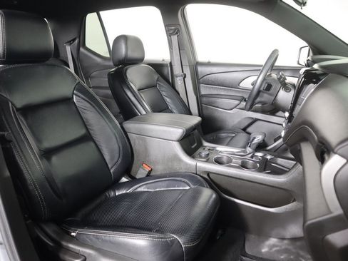 Used 2023 Chevrolet Traverse LT image 29