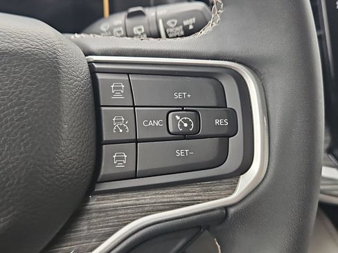 Used 2022 Jeep Wagoneer Series II w/ Flexible Seating Group AWD/4WD image 30