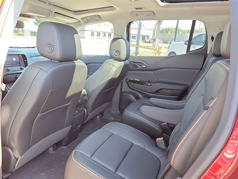 Used 2023 GMC Acadia AT4 w/ Technology Package image 10