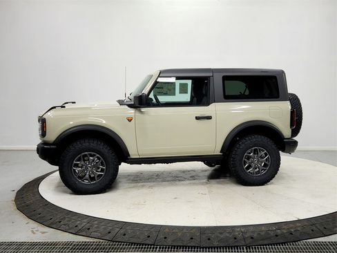 New 2025 Ford Bronco Badlands image 4