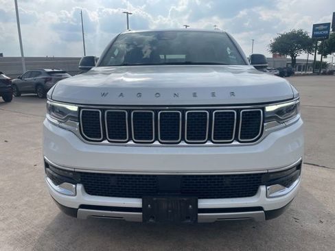 Used 2024 Jeep Wagoneer L Series II RWD image 2