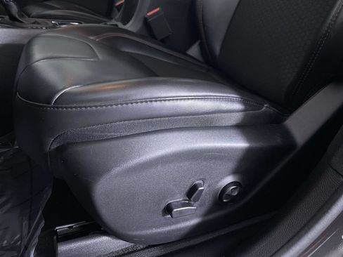 Used 2019 Jeep Cherokee Trailhawk w/ Comfort/Convenience Group AWD/4WD image 9