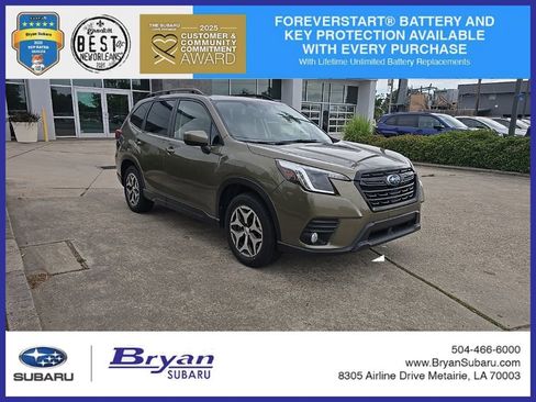 Used 2023 Subaru Forester Premium image 1