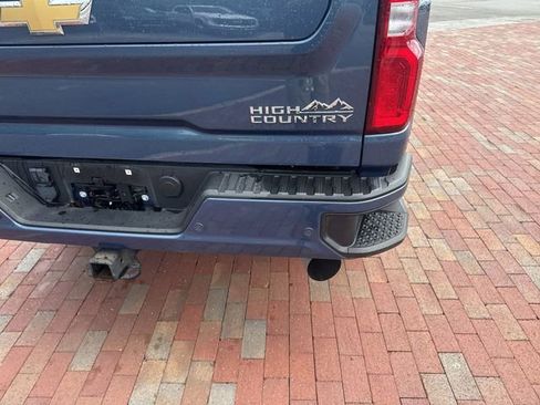 Used 2024 Chevrolet Silverado 2500 High Country w/ High Country Premium Package AWD/4WD image 12