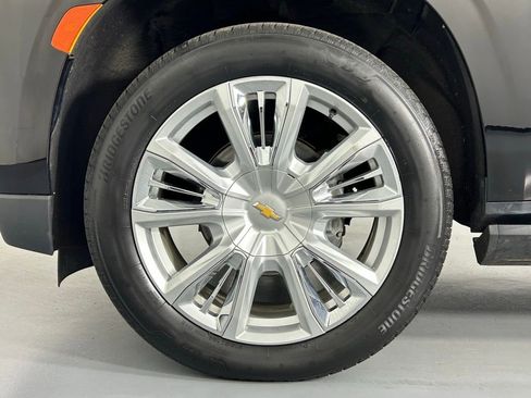 Used 2023 Chevrolet Suburban High Country w/ Premium Package image 42