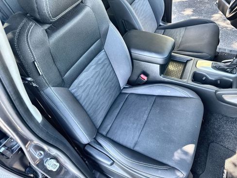 Used 2024 Nissan Frontier SV image 32