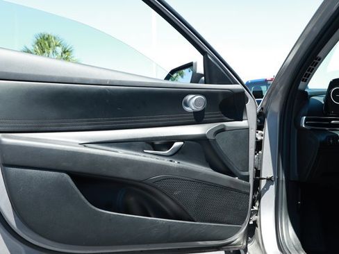 Used 2024 Hyundai Elantra SEL FWD image 20