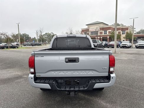 Used 2019 Toyota Tacoma TRD Sport image 4