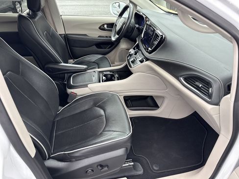 Used 2022 Chrysler Pacifica Limited image 43