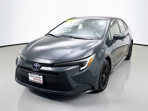 Used 2023 Toyota Corolla LE image 3