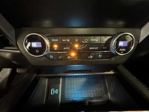 Used 2020 Ford Expedition Platinum image 28