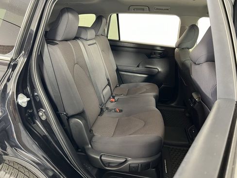 Used 2024 Toyota Highlander LE image 32