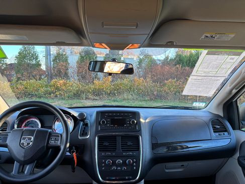 Used 2015 Dodge Grand Caravan SE w/ Quick Order Package 29E SE image 10