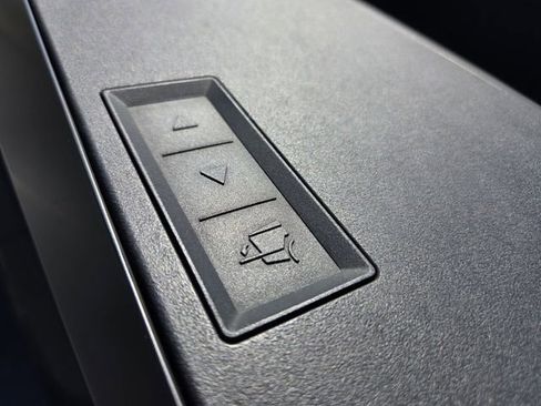 Used 2025 Tesla Cybertruck AWD Crew Cab image 18