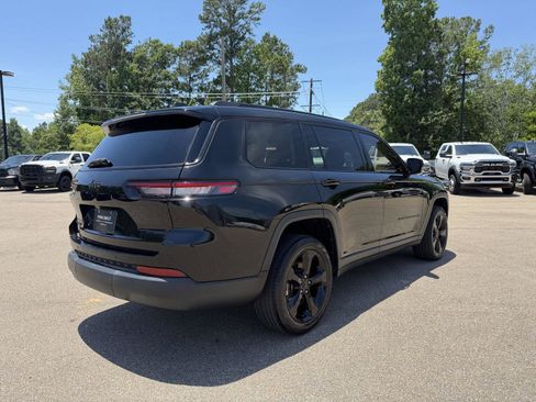 Used 2022 Jeep Grand Cherokee L Limited w/ Black Appearance Package AWD/4WD image 6