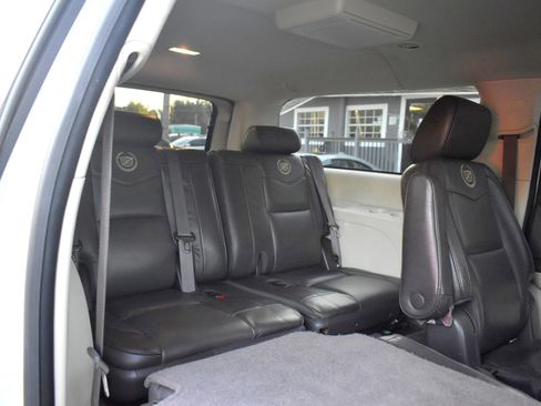 Used 2014 Cadillac Escalade ESV Platinum image 29