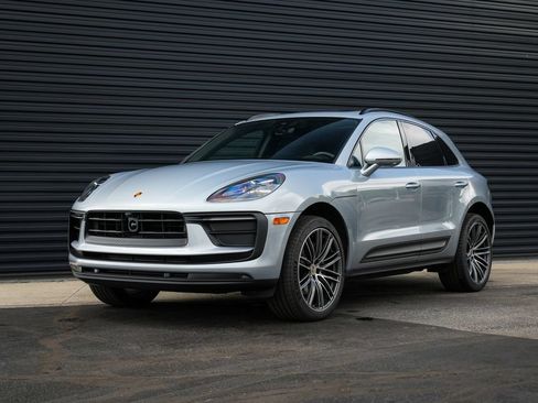 Certified 2026 Porsche Macan AWD/4WD image 1