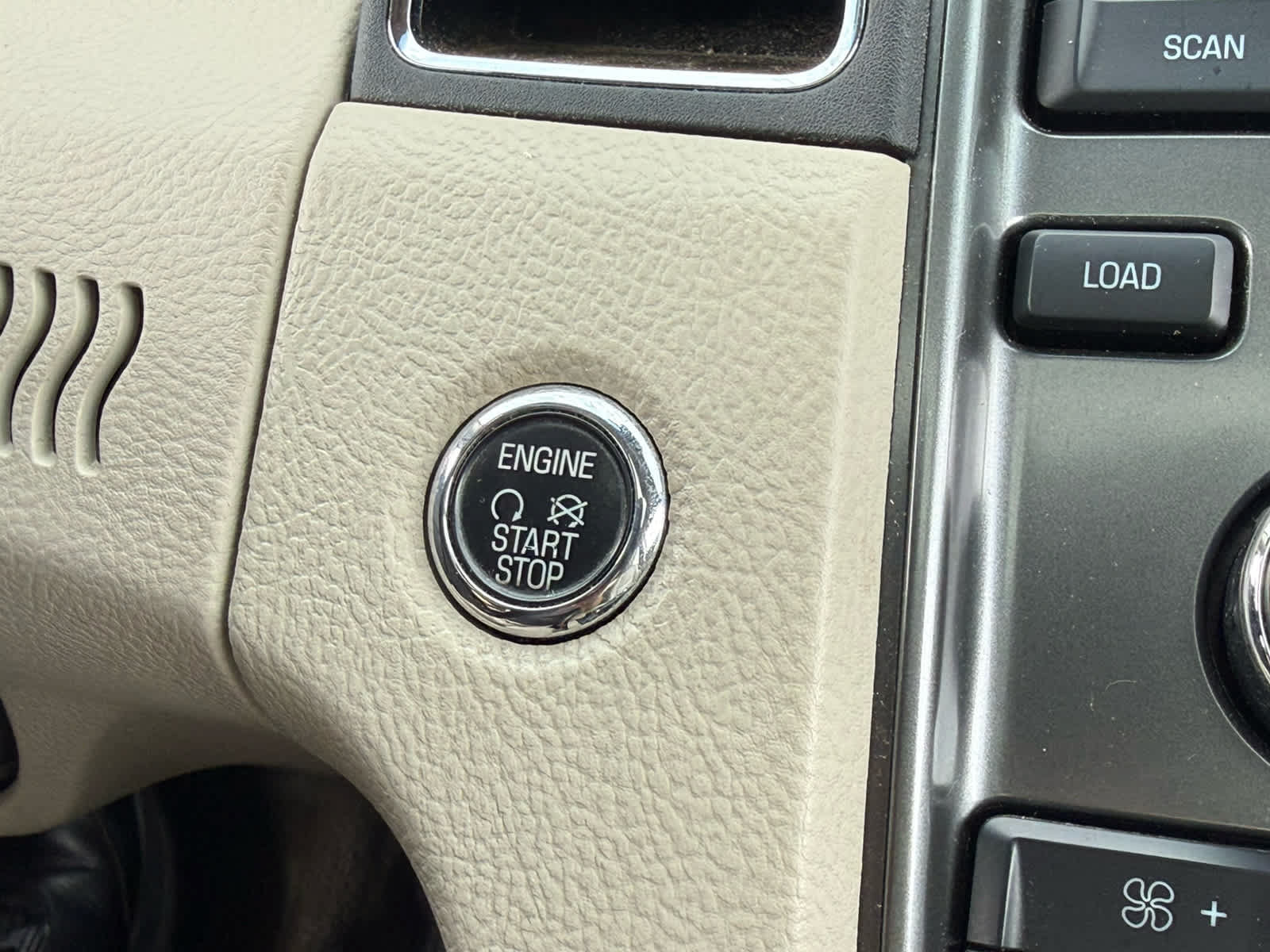 Used 2010 Ford Taurus Limited FWD image 14