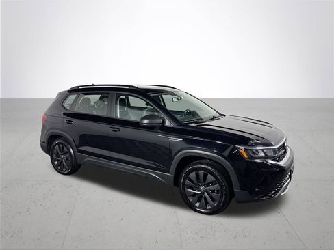 Used 2022 Volkswagen Taos S image 4