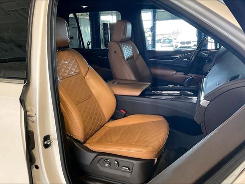 Used 2021 Cadillac Escalade Premium Luxury RWD image 8