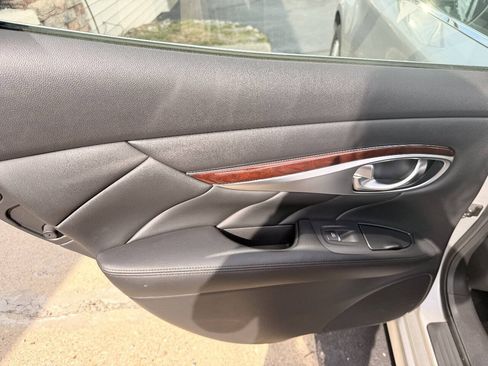 Used 2011 INFINITI M37 x w/ Premium Pkg AWD/4WD image 16