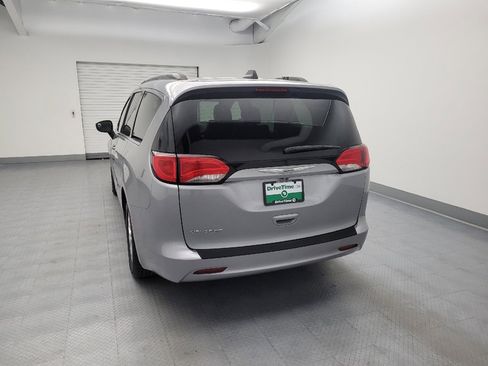 Used 2021 Chrysler Voyager Lxi FWD image 6