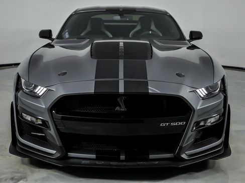 Used 2021 Ford Mustang Shelby GT500 w/ Carbon Fiber Track Pack RWD image 4