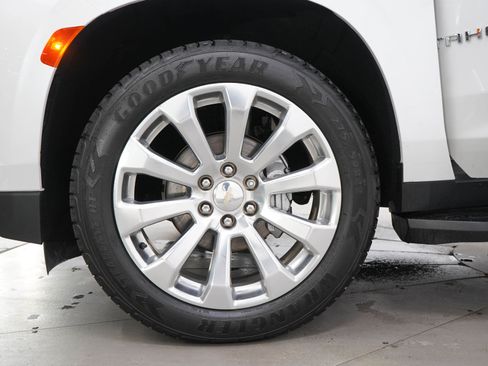 Used 2021 Chevrolet Tahoe Premier w/ Premium Package AWD/4WD image 32