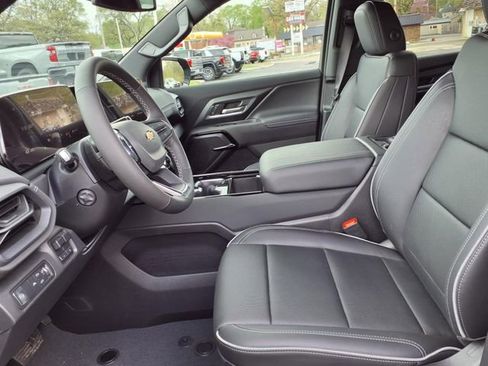 New 2025 Chevrolet Silverado EV LT image 7