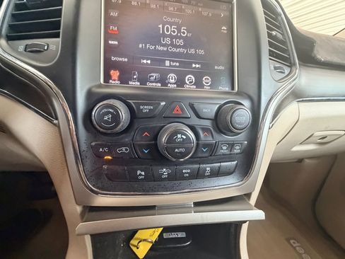 Used 2014 Jeep Grand Cherokee Overland w/ Advanced Technology Group AWD/4WD image 16