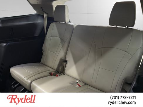 Used 2021 Buick Enclave Essence w/ Sound and Sites Package AWD/4WD image 16