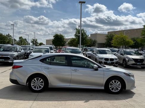 Used 2026 Toyota Camry LE FWD image 5