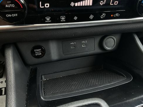 Used 2025 Nissan Rogue SV FWD image 25