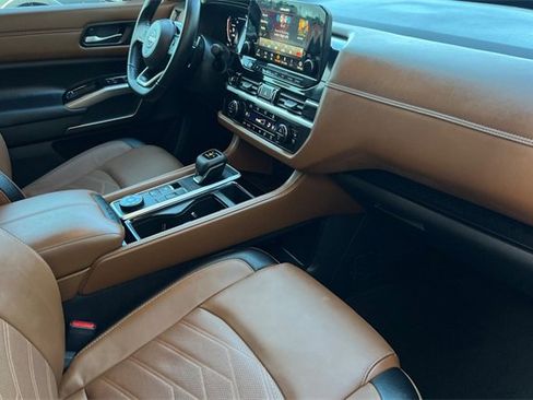 Used 2025 Nissan Pathfinder Platinum w/ Cargo Package image 22