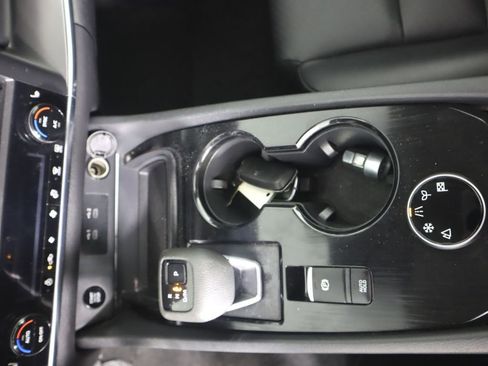 Used 2024 Nissan Rogue SV w/ SV Premium Package image 12