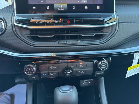 New 2026 Jeep Compass Latitude image 14