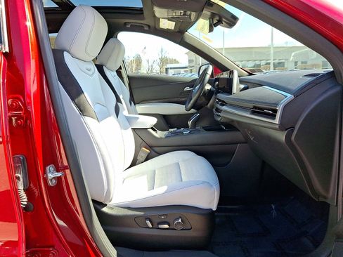 Certified 2025 Cadillac XT4 Sport image 19