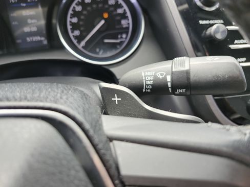 Used 2020 Toyota Camry SE FWD image 37
