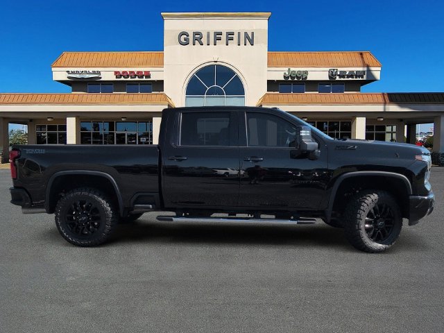 Used 2025 Chevrolet Silverado 2500 LTZ w/ LTZ Plus Package AWD/4WD image 3