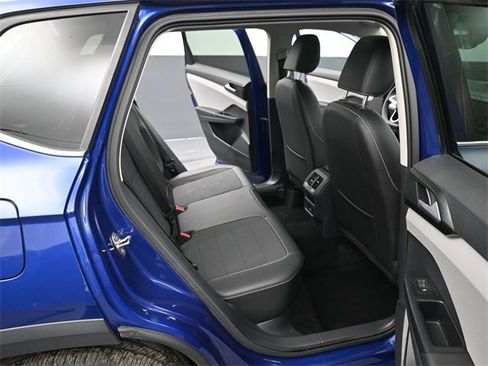 Used 2023 Volkswagen Taos SE w/ Panoramic Sunroof Package image 33