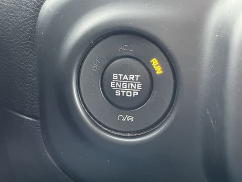 Used 2020 Jeep Wrangler Sport image 29